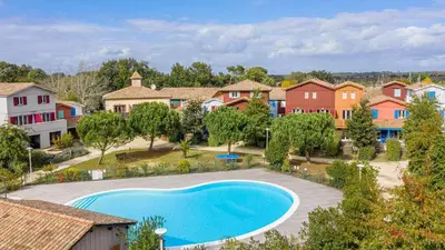 Piscine de l'établissement Madame Vacances Les Rives Marines ou située à proximité