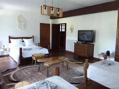 Télévision ou salle de divertissement dans l'établissement maison d'hôtes labastide