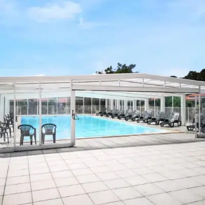 Maison confortable à Parentis-en-Born avec piscine partagée