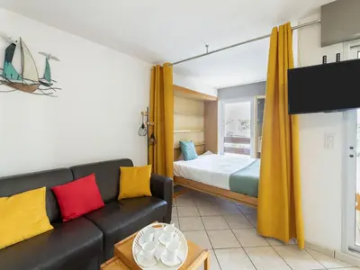 Un ou plusieurs lits dans un hébergement de l'établissement Apartment le Grand Foc-1 by Interhome