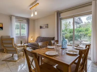 Coin salon dans l'établissement Apartment Tassigny by Interhome