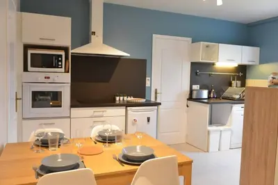 Cuisine ou kitchenette dans l'établissement Appartement de vacances avec jardin à Tarnos