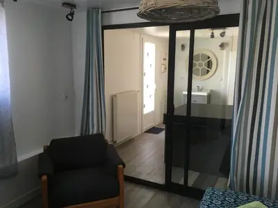 Coin salon dans l'établissement Gîte avec jacuzzi privatif à proximité de l'océan