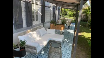 Coin salon dans l'établissement Gîte avec jacuzzi privatif à proximité de l'océan