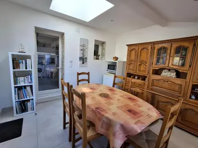 Bibliothèque dans la maison de vacances