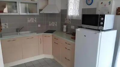 Cuisine ou kitchenette dans l'établissement Villa patio à 200 m de la plage à Capbreton