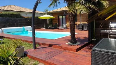 Piscine de l'établissement VILLA avec piscine chauffée ou située à proximité