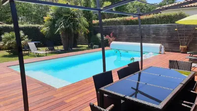 Piscine de l'établissement VILLA avec piscine chauffée ou située à proximité
