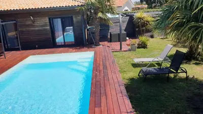 Piscine de l'établissement VILLA avec piscine chauffée ou située à proximité