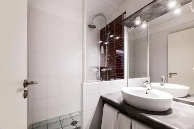 Salle de bains dans l'établissement Hotel Logis Lacotel