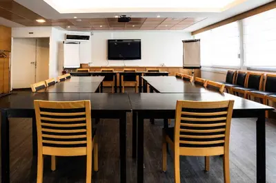 Espace de conférence ou salle de réunion dans l'établissement Hotel Logis Lacotel