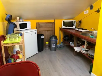 Cuisine ou kitchenette dans l'établissement Chambres chez l'habitant Bambou et Musique cuisine et sdb partagées