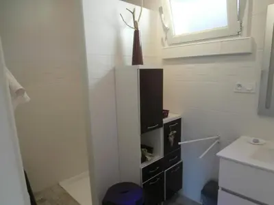 Salle de bains dans l'établissement Charmant T3 de standing à Capbreton, jardin, 3 chambres, terrasse couverte, proche port et plages - FR-1-239-484