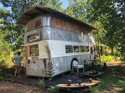Jardin de l'établissement Cosmic English Bus 2 floor
