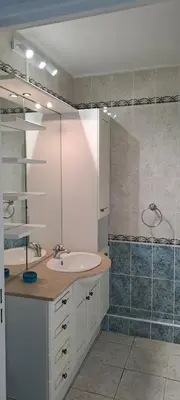 Salle de bains dans l'établissement Appart T3 central calme proche Thermes pour cures/vacances