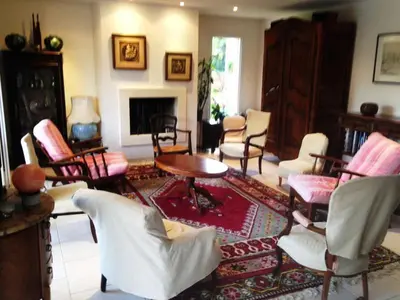 Coin salon dans l'établissement Villa Orion