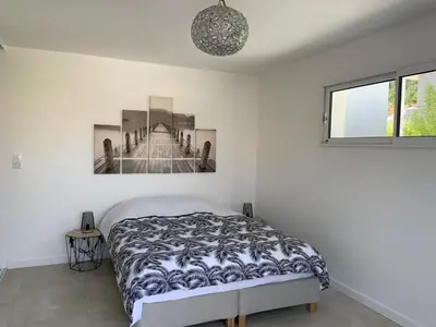 Un ou plusieurs lits dans un hébergement de l'établissement Chambre privée avec terrasse