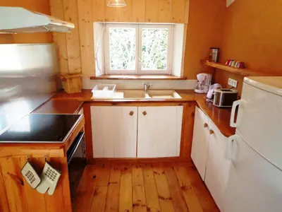 Cuisine ou kitchenette dans l'établissement Maison cosy avec piscine privée à Estibeaux 38 m²
