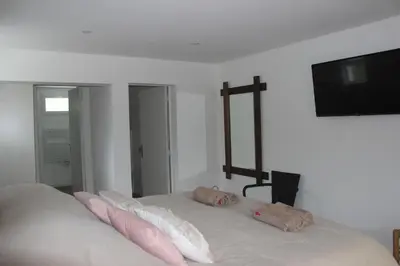 Un ou plusieurs lits dans un hébergement de l'établissement LES CHAMBRES DU HOURON