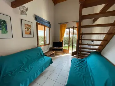 Coin salon dans l'établissement Maison calme avec piscine, 3 chambres, Capbreton - FR-1-413-114