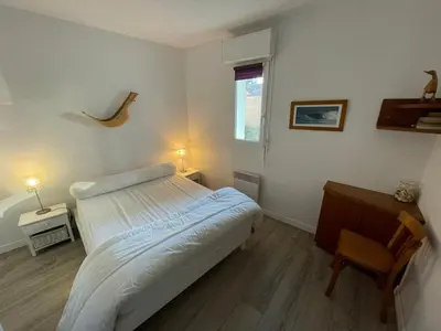 Un ou plusieurs lits dans un hébergement de l'établissement Appartement lumineux 3 chambres à 400m des plages avec parking et WIFI - FR-1-413-113