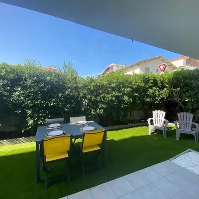 Appartement en rez-de-jardin à 100m de la plage avec terrasse et parking - FR-1-413-107