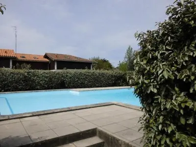 Piscine de l'établissement Villa 3 chambres avec parking et accès piscine - FR-1-413-106 ou située à proximité