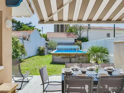 Piscine de l'établissement Villa confortable avec piscine, proche plage, 3 chambres, grand séjour, patio, WIFI, équipement complet - FR-1-413-87 ou située à proximité