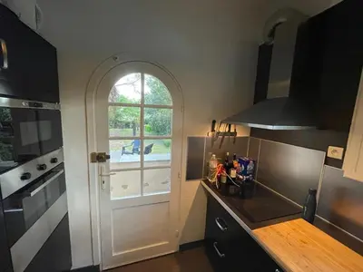 Cuisine ou kitchenette dans l'établissement Villa Landaise Rénovée Proche Plages - Jardin et Terrasse Privatifs - FR-1-413-80