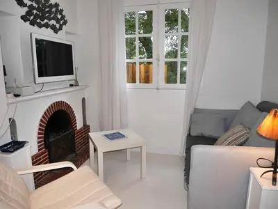 Télévision ou salle de divertissement dans l'établissement Villa Landaise Rénovée Proche Plages - Jardin et Terrasse Privatifs - FR-1-413-80