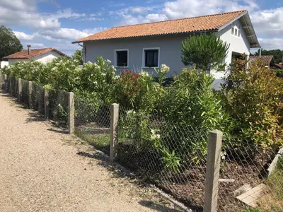 Jardin de l'établissement Les logis d'argent Studio indépendant Parking Entrée autonome Linge de Lit et Serviettes Wifi fibre TV connectée
