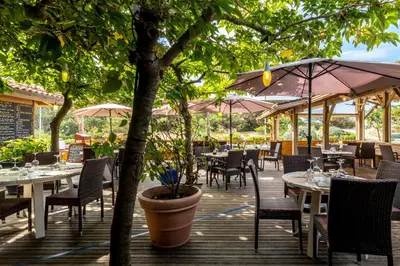 Restaurant ou autre lieu de restauration dans l'établissement Logis Hôtel de L'Océan