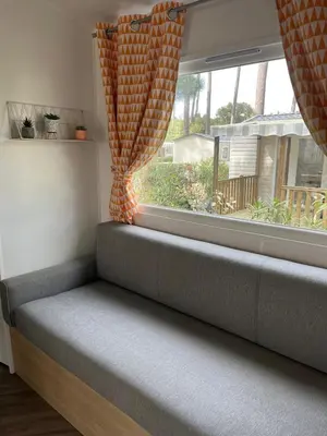 Coin salon dans l'établissement Mobil home Les dunes de contis