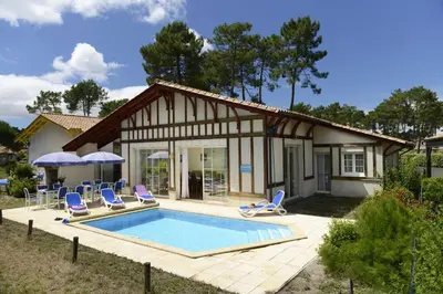 Piscine de l'établissement Résidence Odalys Domaine Les Greens du Bassin d'Arcachon ou située à proximité