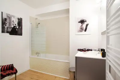 Salle de bains dans l'établissement LE 112