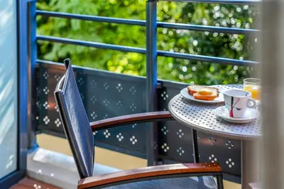 Balcon ou terrasse dans l'établissement Hotel Le Pavillon Bleu