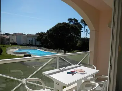 Piscine de l'établissement T2 avec terrasse, animaux acceptés, parking - FR-1-379-113 ou située à proximité