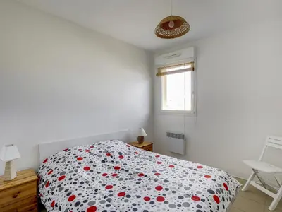 Un ou plusieurs lits dans un hébergement de l'établissement Appartement T3 à 50m de l'océan, balcon sud, parking, pour 4 pers à Biscarrosse - FR-1-521-3
