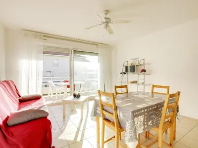 Coin salon dans l'établissement Appartement T3 à 50m de l'océan, balcon sud, parking, pour 4 pers à Biscarrosse - FR-1-521-3