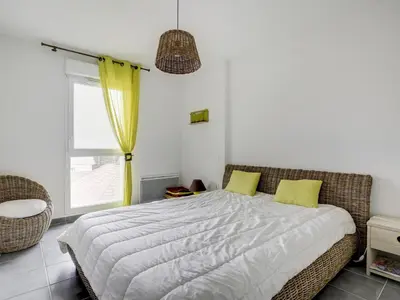 Un ou plusieurs lits dans un hébergement de l'établissement Appartement T3 moderne à Biscarrosse Plage, proche océan, terrasse et parking - FR-1-521-9
