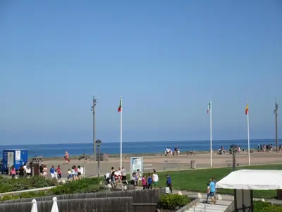Vue générale sur la mer ou vue sur la mer prise depuis l'appartement