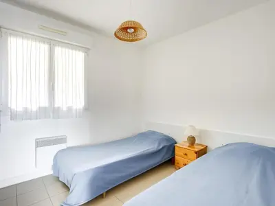 Un ou plusieurs lits dans un hébergement de l'établissement Duplex T4 à Biscarrosse Plage - 50m de l'Océan, Terrasse, Parking Privé, 6 Couchages - FR-1-521-12