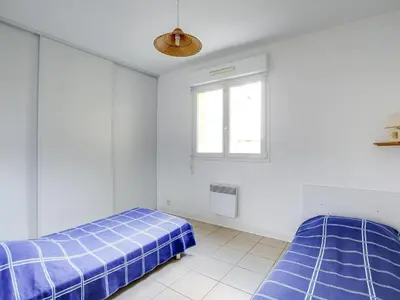 Un ou plusieurs lits dans un hébergement de l'établissement Duplex T4 à Biscarrosse Plage - 50m de l'Océan, Terrasse, Parking Privé, 6 Couchages - FR-1-521-12