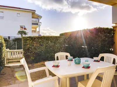 Balcon ou terrasse dans l'établissement Appartement T3 avec Terrasse - à 50m de la Plage de Biscarrosse, Parking Privé Inclus - FR-1-521-15
