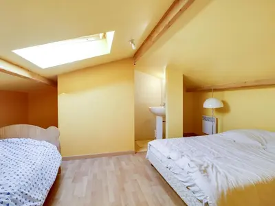 Un ou plusieurs lits dans un hébergement de l'établissement Grande maison familiale 4 chambres, 140m², proche forêt, terrasse et jardin clos, Biscarrosse - FR-1-521-22
