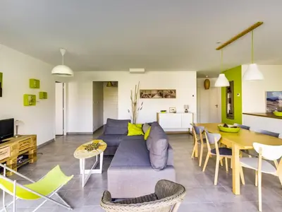 Cuisine ou kitchenette dans l'établissement Maison contemporaine Biscarrosse, 7 pers., 3 ch., Wi-Fi, sur terrain 700m², proche activités et plages - FR-1-521-44