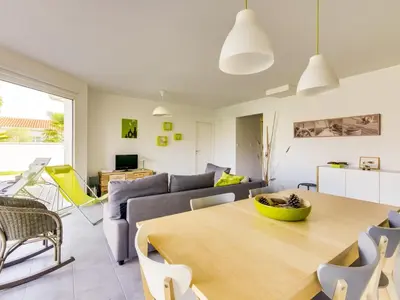 Télévision ou salle de divertissement dans l'établissement Maison contemporaine Biscarrosse, 7 pers., 3 ch., Wi-Fi, sur terrain 700m², proche activités et plages - FR-1-521-44