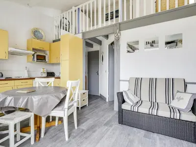 Cuisine ou kitchenette dans l'établissement Charmante maison T2 avec mezzanine, terrasse et parking, à 350m de la plage – idéal pour 4 personnes - FR-1-521-51
