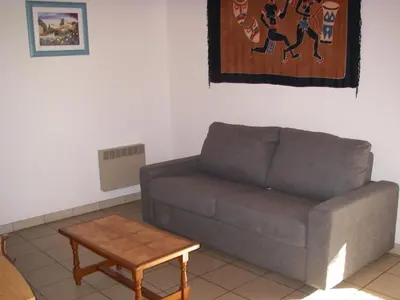 Coin salon dans l'établissement Biscarrosse Plage: Villa 4 pièces avec terrasse, proche océan - FR-1-521-54