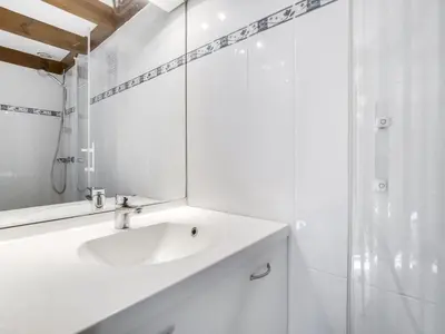 Salle de bains dans l'établissement Maison Jumelée à Biscarrosse Plage, Proche Océan et Centre, 6 Pers, Parking Privé, Récent, Non Fumeur - FR-1-521-67